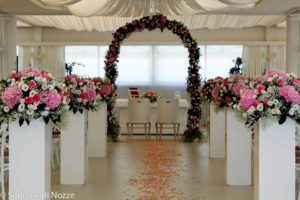 Scopri di più sull'articolo Matrimonio civile: addobbi, fiori e decorazioni