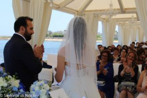 Scopri di più sull'articolo Per molte persone “se non ti sposi in chiesa, sei sfigato”!