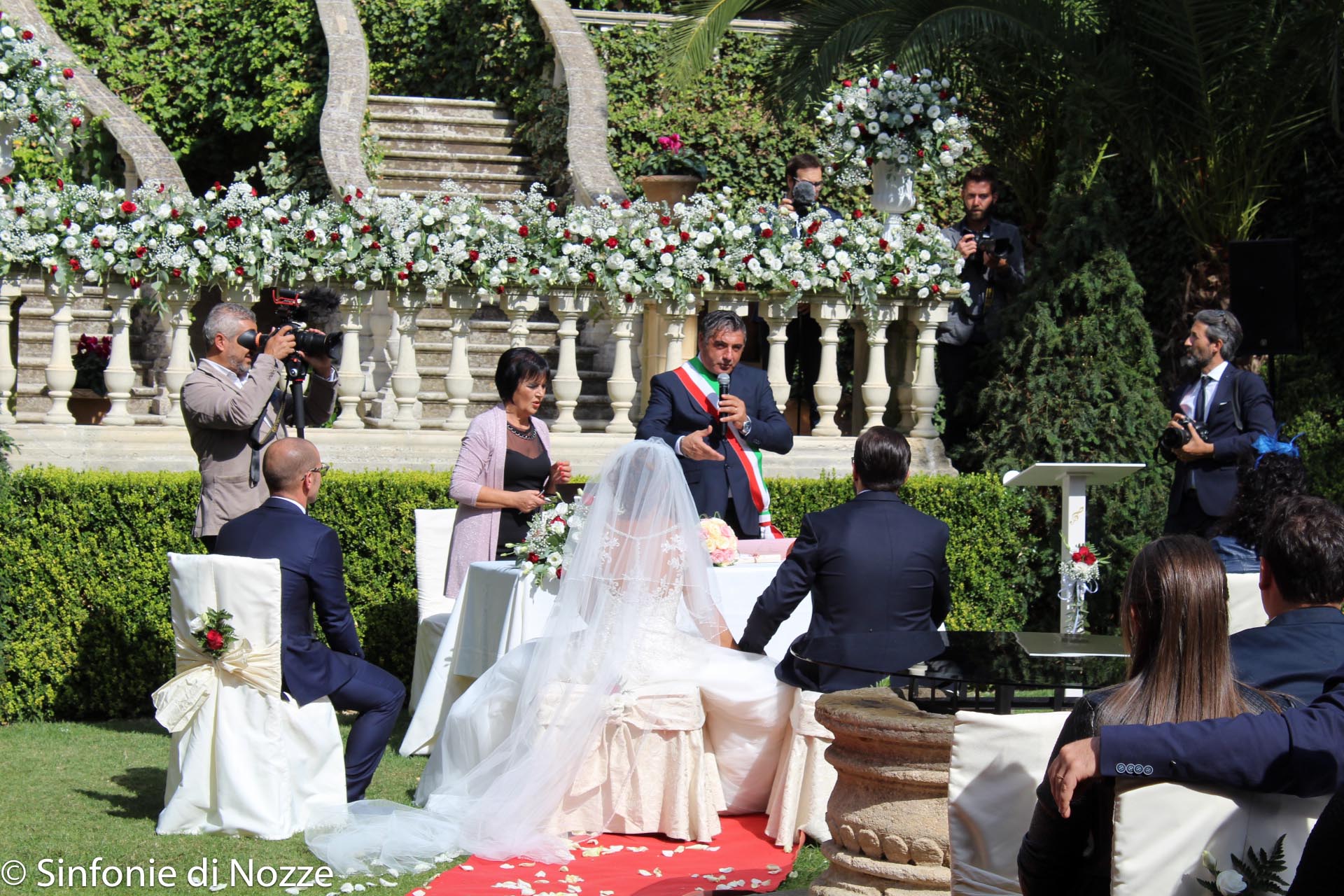 Scopri di più sull'articolo Non è vero che il numero dei matrimoni è in calo, niente affatto!